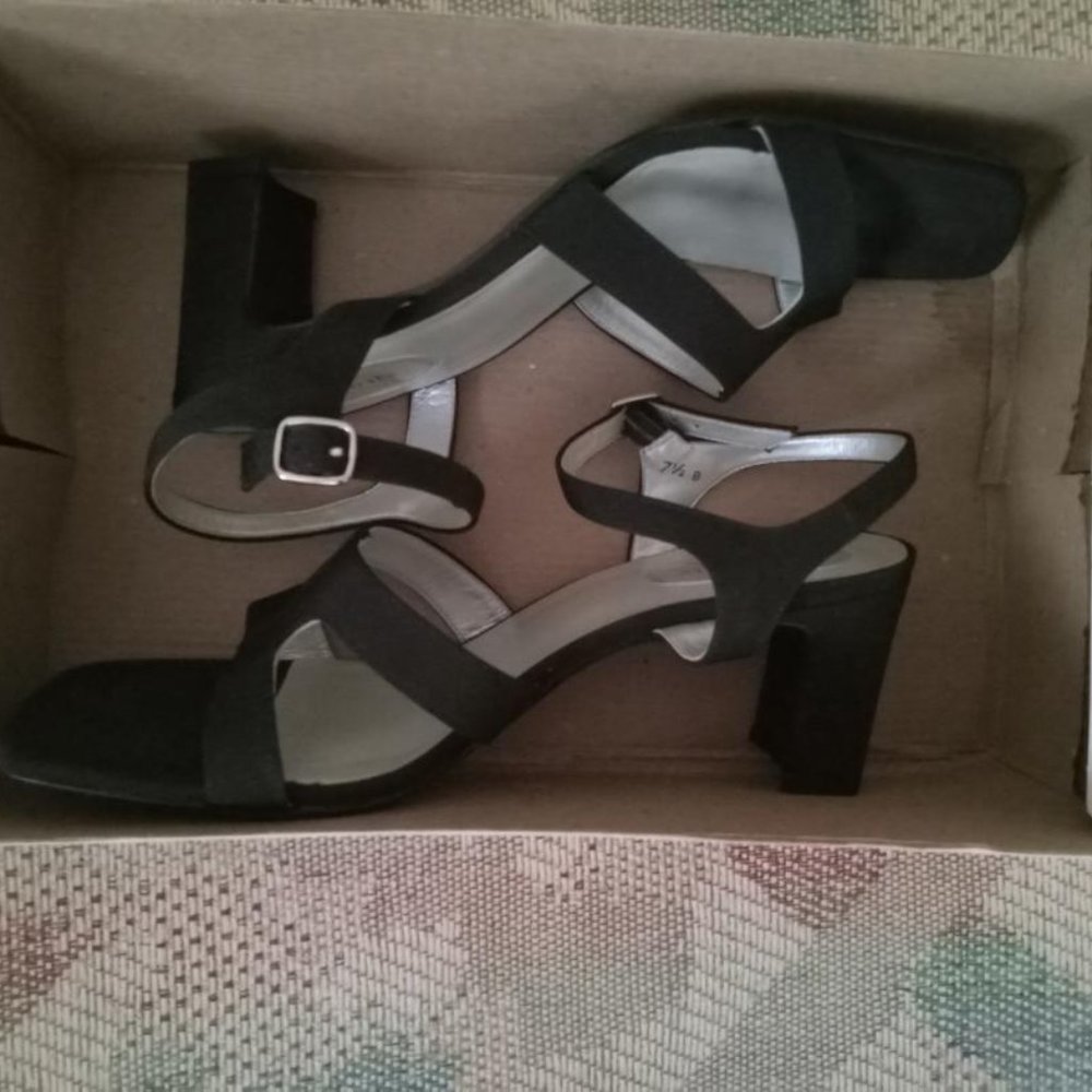 Black strappy heels - Picture 4 of 6